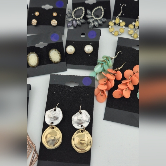 9 Pair Pierced Earring Bundle | Statement, Studs & Dangle Styles Mixed Lot - Picture 6 of 6